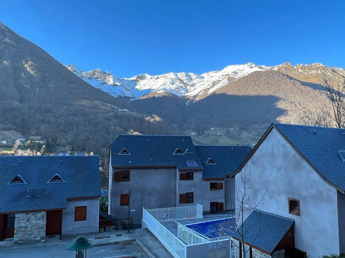 T2 + alcôve. Balcon. Parking couvert. Piscine été. Cauterets