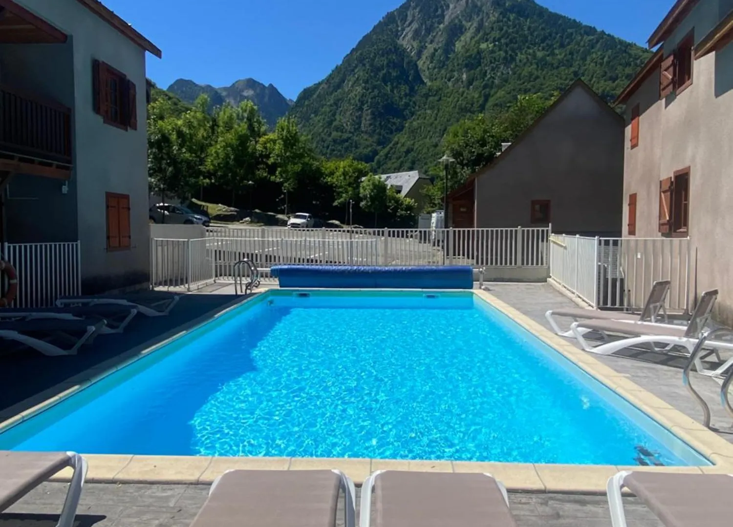 T2 + alcôve. Balcon. Parking couvert. Piscine été. Cauterets France